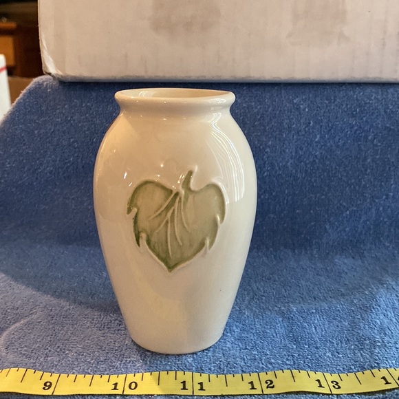 Moorcroft England Vase New in Box - Picture 4 of 9